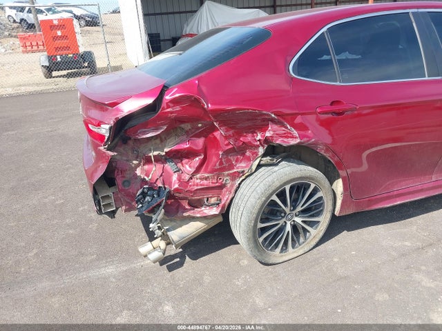44894767 :رقم المزاد ، 4T1B11HK4JU660940 vin ، 2018 Toyota Camry Se مزاد بيع
