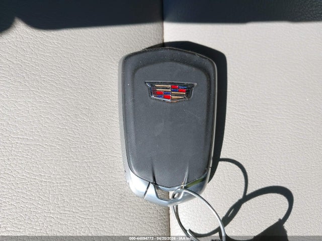 44894772 :رقم المزاد ، 1GYFZBR49NF145666 vin ، 2022 Cadillac Xt4 Awd Luxury مزاد بيع