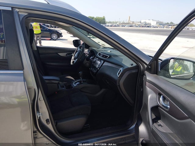 2016 Nissan Rogue Sv მანქანა იყიდება აუქციონზე, vin: JN8AT2MV1GW140647, აუქციონის ნომერი: 44894833