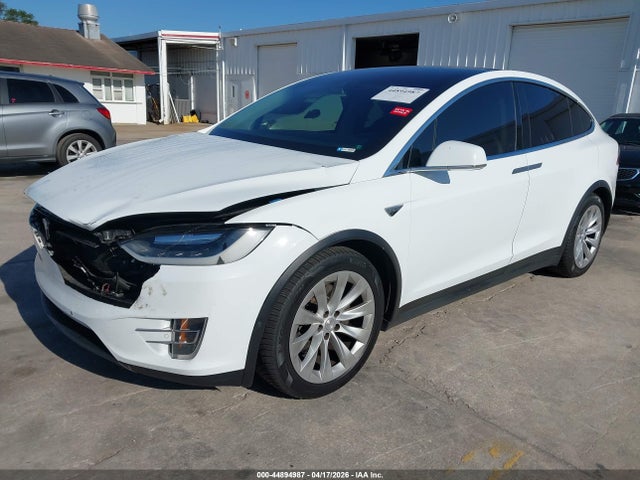 2016 Tesla Model X 60d/70d/75d/90d მანქანა იყიდება აუქციონზე, vin: 5YJXCAE2XGF004848, აუქციონის ნომერი: 44894987