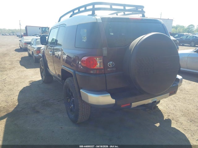 2007 TOYOTA FJ CRUISER JTEBU11F970002325 Photo 2