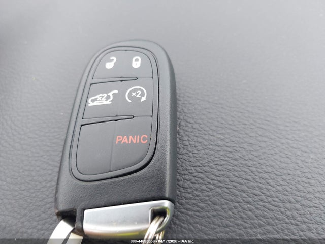 2015 Jeep Cherokee Latitude მანქანა იყიდება აუქციონზე, vin: 1C4PJLCBXFW720423, აუქციონის ნომერი: 44895359
