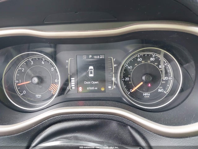 2015 Jeep Cherokee Latitude მანქანა იყიდება აუქციონზე, vin: 1C4PJLCBXFW720423, აუქციონის ნომერი: 44895359