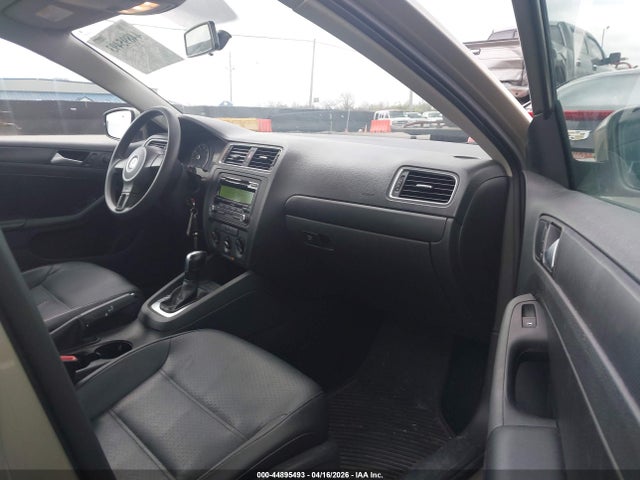 2014 Volkswagen Jetta 1.8t Se მანქანა იყიდება აუქციონზე, vin: 3VWD17AJ3EM244032, აუქციონის ნომერი: 44895493
