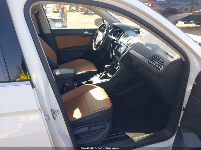 Продаж на аукціоні авто 2019 Volkswagen Tiguan 2.0t Se/2.0t Sel/2.0t Sel R-line/2.0t Sel R-line Black, vin: 3VV3B7AX6KM071880, номер лоту: 44895737