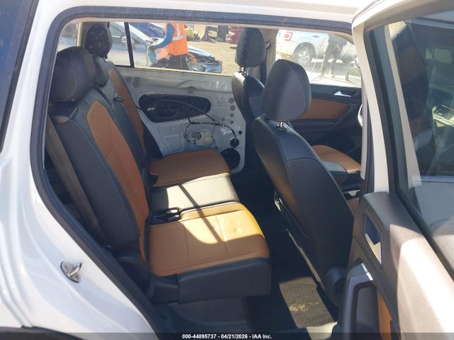 Продаж на аукціоні авто 2019 Volkswagen Tiguan 2.0t Se/2.0t Sel/2.0t Sel R-line/2.0t Sel R-line Black, vin: 3VV3B7AX6KM071880, номер лоту: 44895737