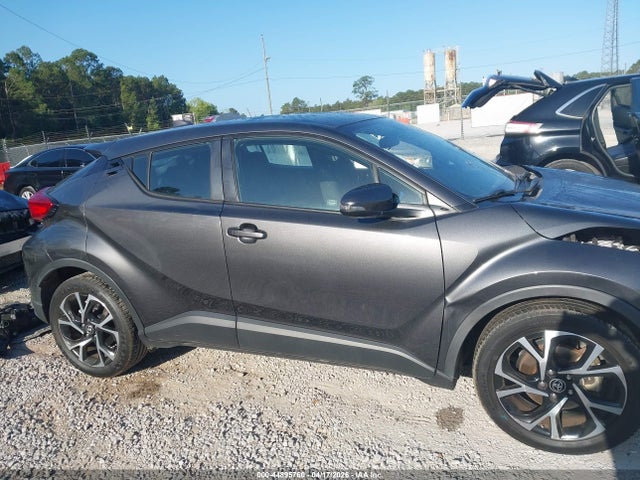Toyota C-HR XLE 2022 NMTKHMBX4NR143457 Image 14