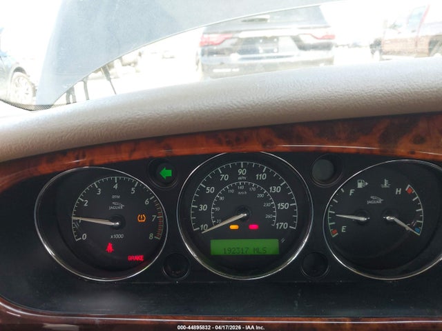 44895832 :رقم المزاد ، SAJWA79B66SH08873 vin ، 2006 Jaguar Xj Xj8 L مزاد بيع