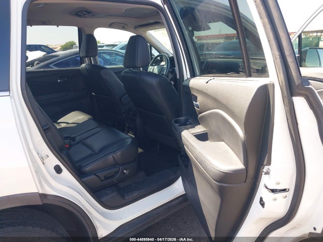Honda Pilot Touring 2017 5FNYF5H90HB026774 Image 8