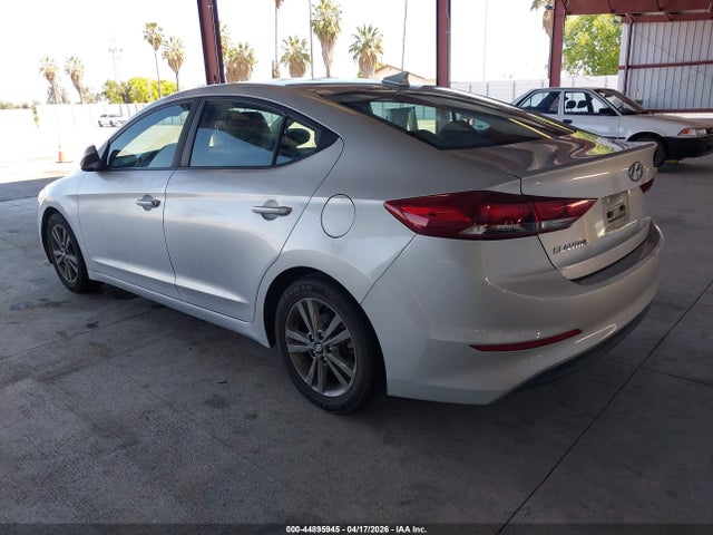 5NPD84LF4JH215385 Hyundai ELANTRA SEL
