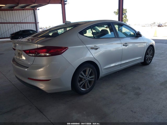 5NPD84LF4JH215385 Hyundai ELANTRA SEL