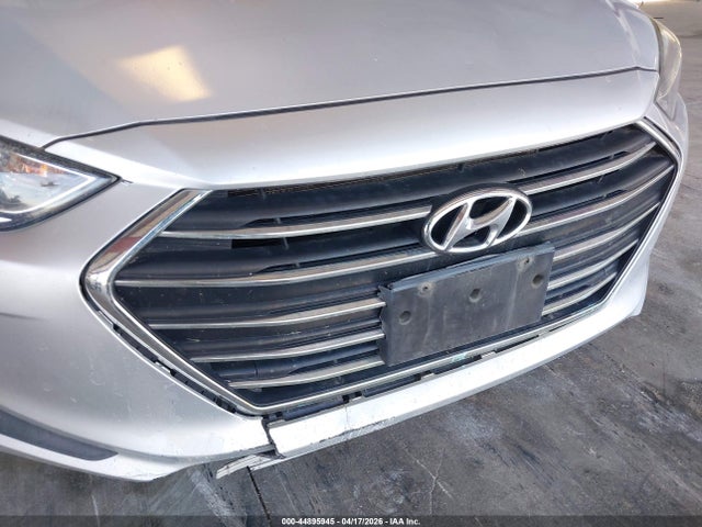 5NPD84LF4JH215385 Hyundai ELANTRA SEL