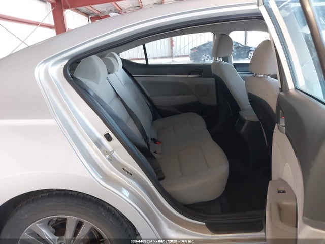 5NPD84LF4JH215385 Hyundai ELANTRA SEL