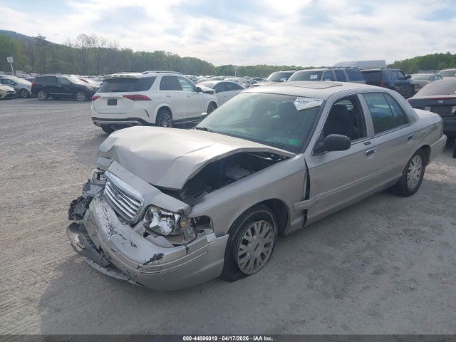 2005 Ford Crown Victoria Lx/lx Sport მანქანა იყიდება აუქციონზე, vin: 2FDFP74W65X121985, აუქციონის ნომერი: 44896019