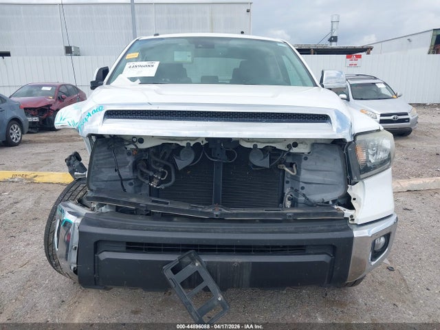 5TFDW5F19JX746940 Toyota Tundra Sr5 5.7l V8