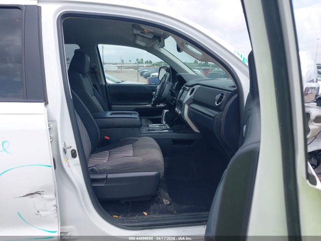 5TFDW5F19JX746940 Toyota Tundra Sr5 5.7l V8