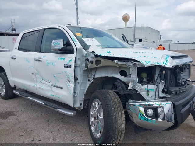 5TFDW5F19JX746940 Toyota Tundra Sr5 5.7l V8
