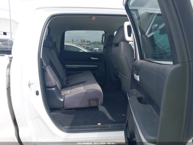 5TFDW5F19JX746940 Toyota Tundra Sr5 5.7l V8