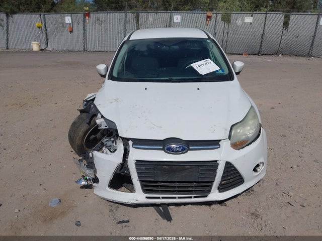 44896090 :رقم المزاد ، 1FADP3F28EL359261 vin ، 2014 Ford Focus Se مزاد بيع