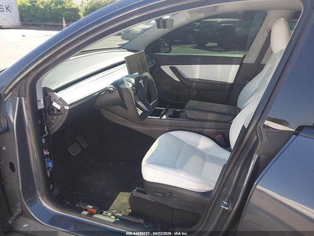 Продаж на аукціоні авто 2021 Tesla Model Y Standard Range Rear-wheel Drive, vin: 5YJYGDED4MF106198, номер лоту: 44896227