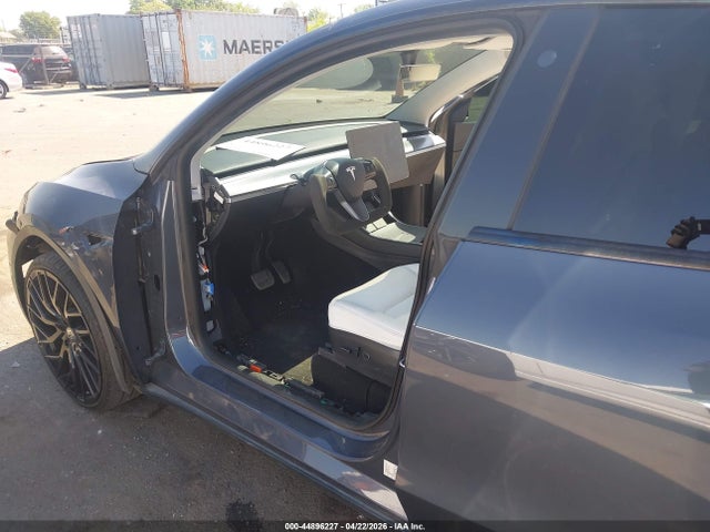 Продаж на аукціоні авто 2021 Tesla Model Y Standard Range Rear-wheel Drive, vin: 5YJYGDED4MF106198, номер лоту: 44896227