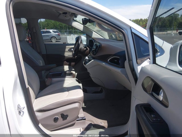 Aukcja sprzedaży 2017 Chrysler Pacifica Touring-l Plus, vin: 2C4RC1EG5HR614411, numer aukcji: 44896519
