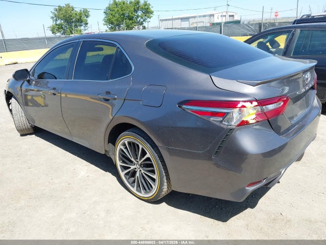 4T1B11HK5JU514045 Toyota CAMRY SE