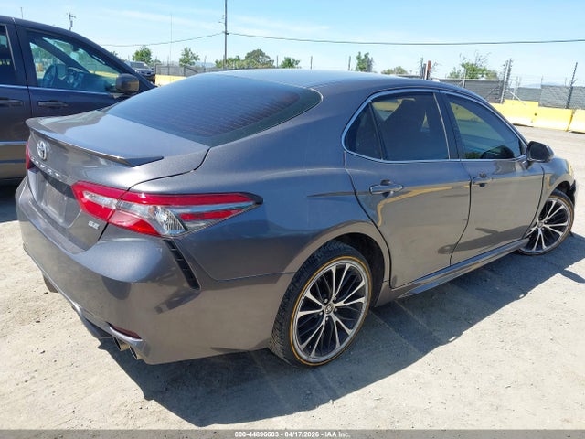 4T1B11HK5JU514045 Toyota CAMRY SE