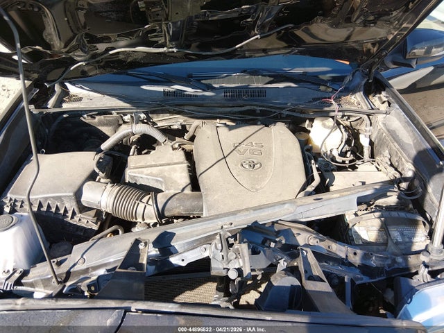 44896832 :رقم المزاد ، 5TFCZ5AN1HX106129 vin ، 2017 Toyota Tacoma Trd Off Road مزاد بيع