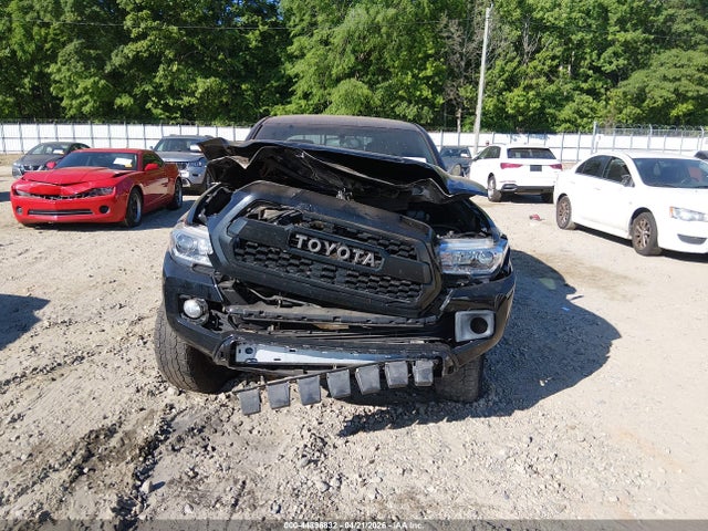 44896832 :رقم المزاد ، 5TFCZ5AN1HX106129 vin ، 2017 Toyota Tacoma Trd Off Road مزاد بيع