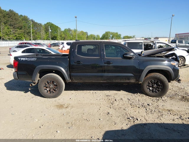 44896832 :رقم المزاد ، 5TFCZ5AN1HX106129 vin ، 2017 Toyota Tacoma Trd Off Road مزاد بيع