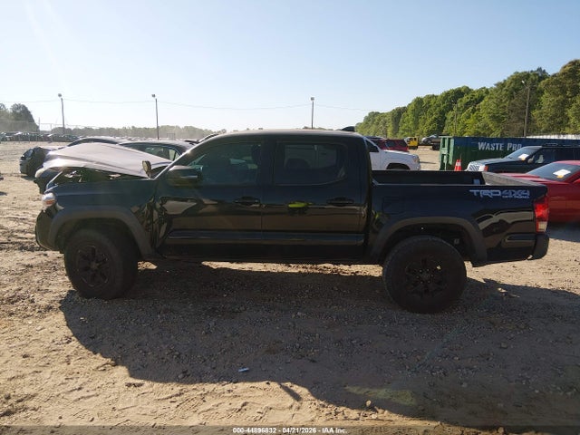 44896832 :رقم المزاد ، 5TFCZ5AN1HX106129 vin ، 2017 Toyota Tacoma Trd Off Road مزاد بيع