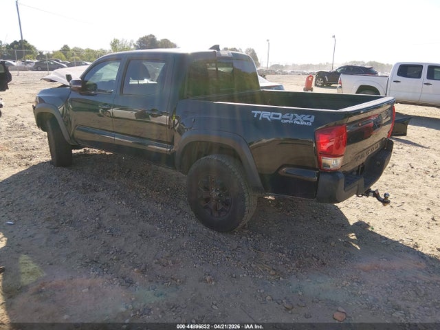 44896832 :رقم المزاد ، 5TFCZ5AN1HX106129 vin ، 2017 Toyota Tacoma Trd Off Road مزاد بيع