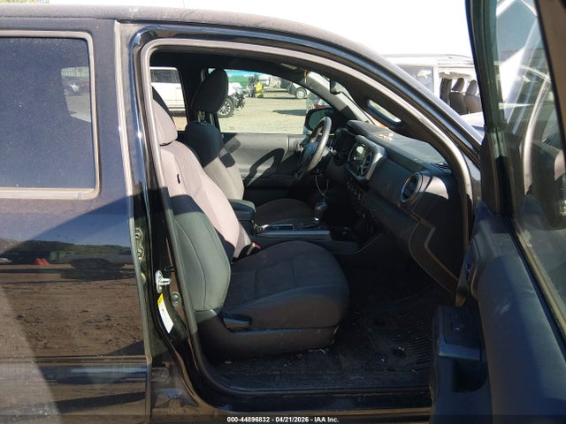 44896832 :رقم المزاد ، 5TFCZ5AN1HX106129 vin ، 2017 Toyota Tacoma Trd Off Road مزاد بيع