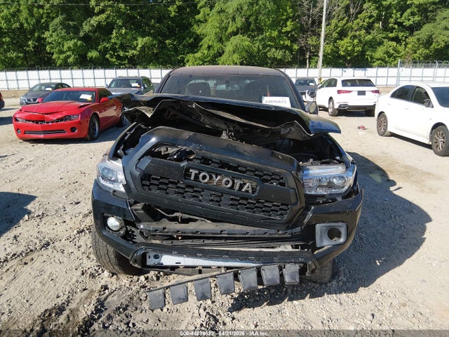 44896832 :رقم المزاد ، 5TFCZ5AN1HX106129 vin ، 2017 Toyota Tacoma Trd Off Road مزاد بيع