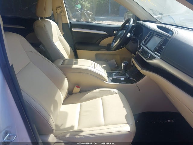 Продажа на аукционе авто 2016 Toyota Highlander Xle V6, vin: 5TDKKRFH2GS175457, номер лота: 44896888