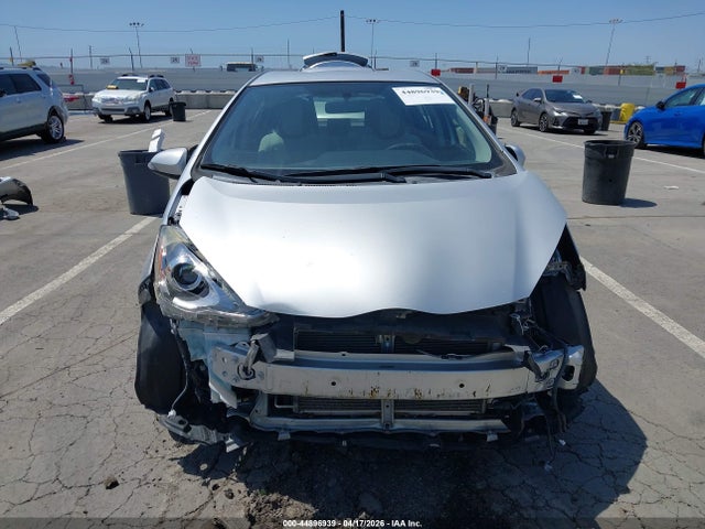 JTDKDTB31G1117547 Toyota Prius C One