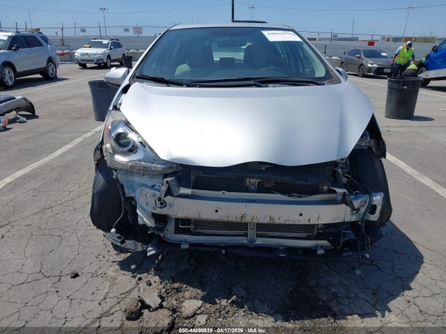 JTDKDTB31G1117547 Toyota Prius C One