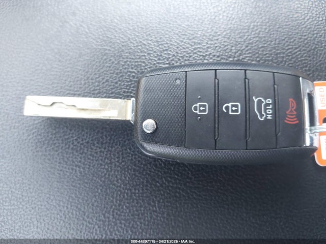 44897115 :رقم المزاد ، 5XYPGDA58HG208130 vin ، 2017 Kia Sorento 3.3l Lx مزاد بيع