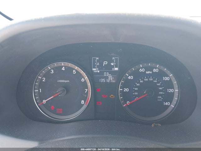 44897128 :رقم المزاد ، KMHCT4AE3FU841622 vin ، 2015 Hyundai Accent Gls مزاد بيع