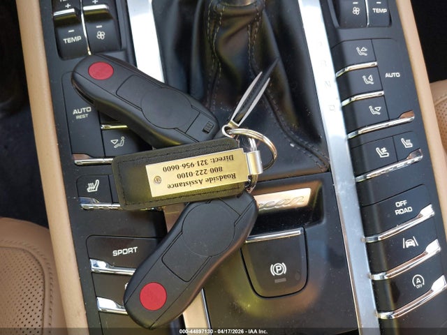 2017 PORSCHE MACAN WP1AA2A52HLB00665 Photo 10