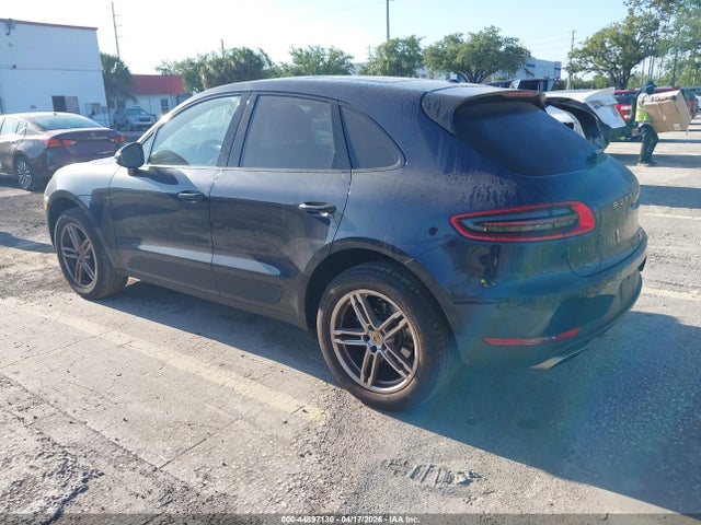 2017 PORSCHE MACAN WP1AA2A52HLB00665 Photo 2