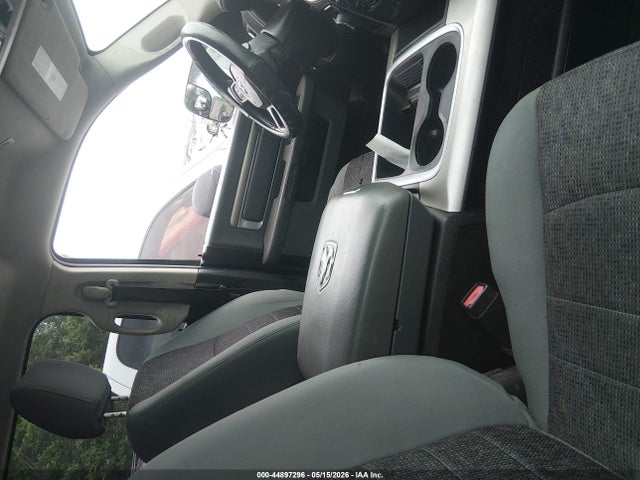 44897296 :رقم المزاد ، 1C6RR6LT6JS341079 vin ، 2018 Ram 1500 Lone Star  4x2 5'7 Box مزاد بيع