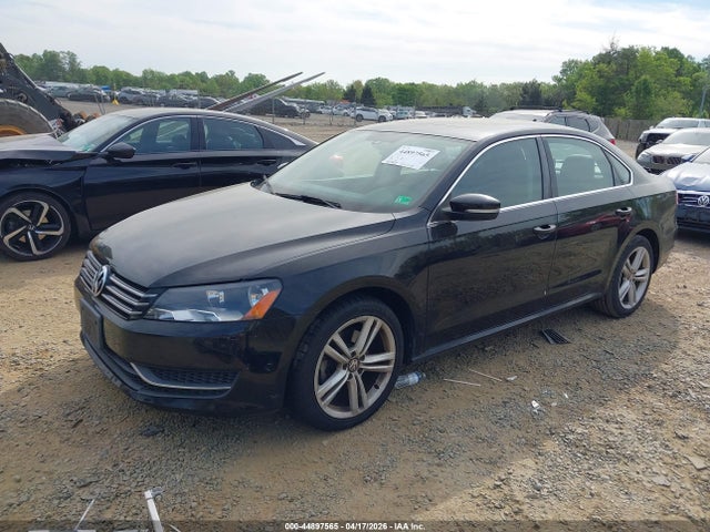 2014 Volkswagen Passat 1.8t Se მანქანა იყიდება აუქციონზე, vin: 1VWBS7A37EC032693, აუქციონის ნომერი: 44897565