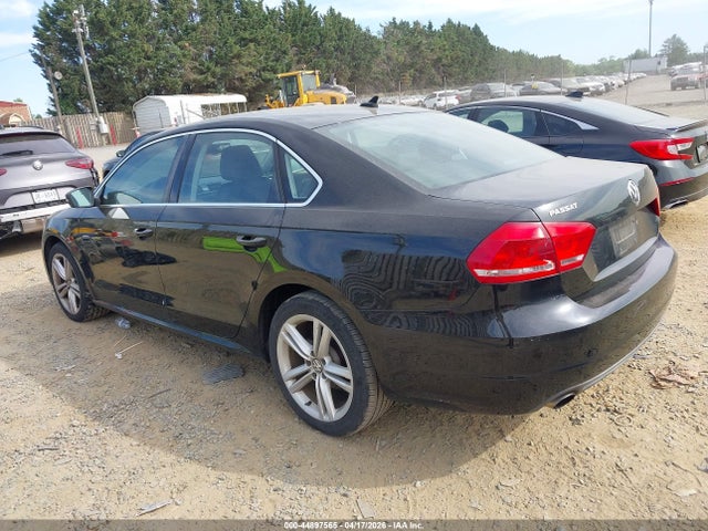 2014 Volkswagen Passat 1.8t Se მანქანა იყიდება აუქციონზე, vin: 1VWBS7A37EC032693, აუქციონის ნომერი: 44897565
