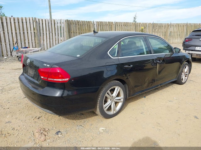 2014 Volkswagen Passat 1.8t Se მანქანა იყიდება აუქციონზე, vin: 1VWBS7A37EC032693, აუქციონის ნომერი: 44897565