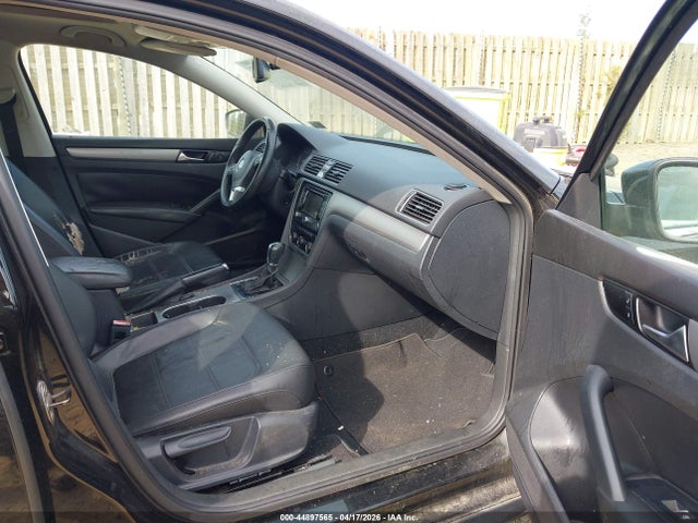 2014 Volkswagen Passat 1.8t Se მანქანა იყიდება აუქციონზე, vin: 1VWBS7A37EC032693, აუქციონის ნომერი: 44897565