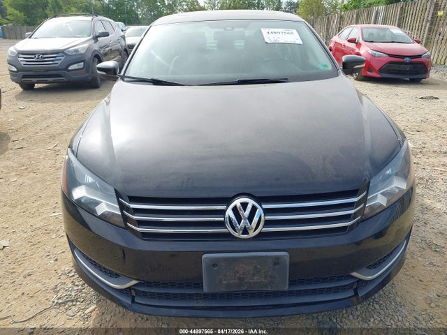 2014 Volkswagen Passat 1.8t Se მანქანა იყიდება აუქციონზე, vin: 1VWBS7A37EC032693, აუქციონის ნომერი: 44897565