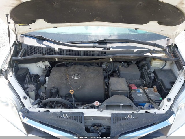 Продажа на аукционе авто 2018 Toyota Sienna Le 8 Passenger, vin: 5TDKZ3DC3JS902077, номер лота: 44897662