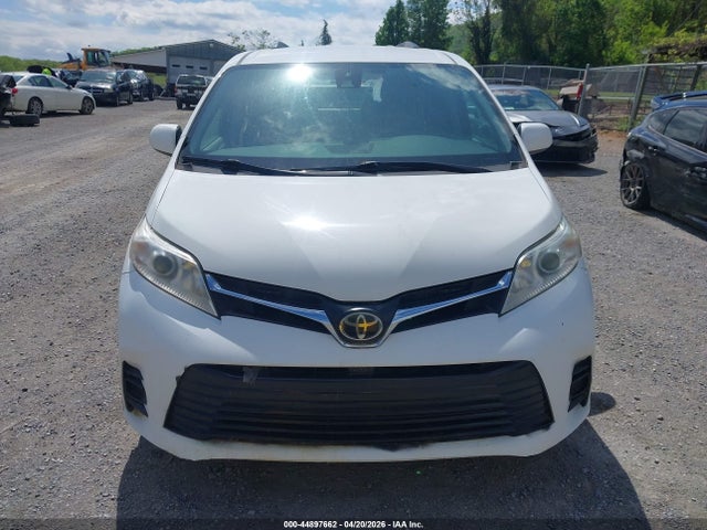 Продажа на аукционе авто 2018 Toyota Sienna Le 8 Passenger, vin: 5TDKZ3DC3JS902077, номер лота: 44897662